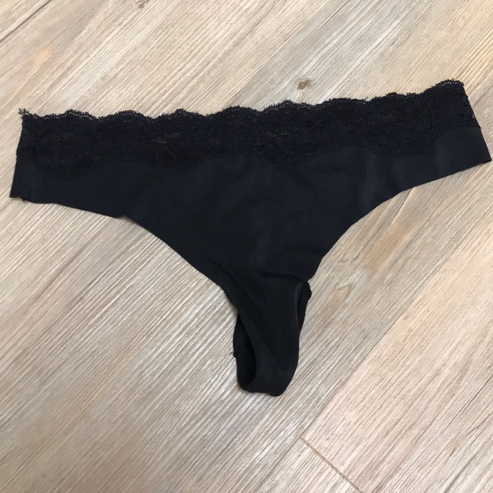 BLACK VICTORIAS SECRET THONG SIZE SMALL